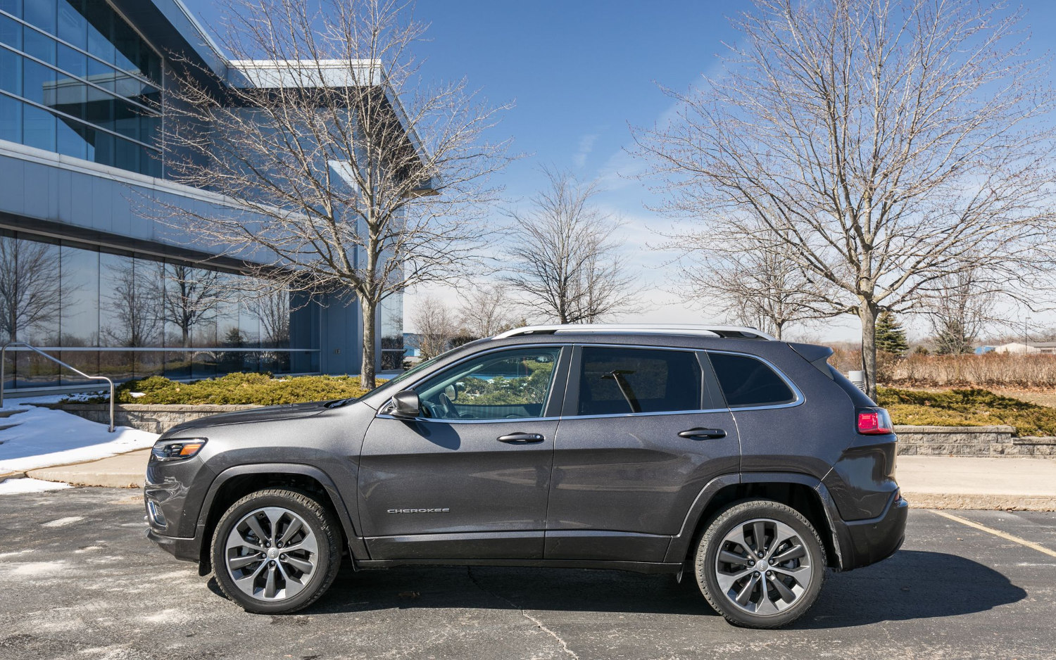 Jeep Cherokee Overland 2019 SUV Drive